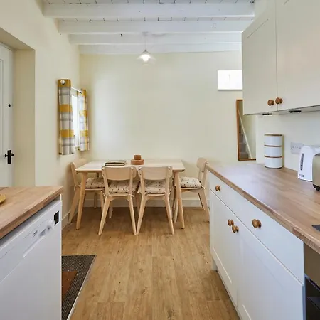 Host & - Park View * Brafferton